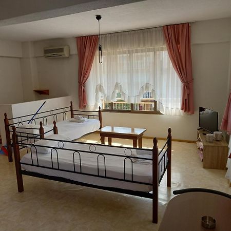 Olympiakí Aktí Μαρου Rooms מראה חיצוני תמונה