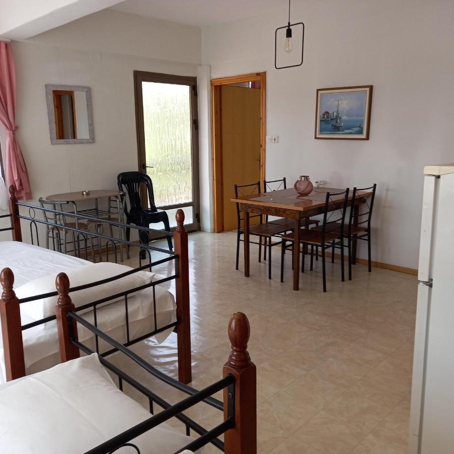 Olympiakí Aktí Μαρου Rooms מראה חיצוני תמונה