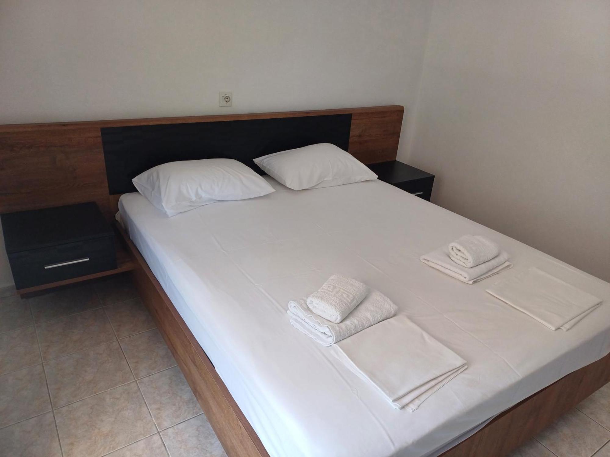 Olympiakí Aktí Μαρου Rooms מראה חיצוני תמונה